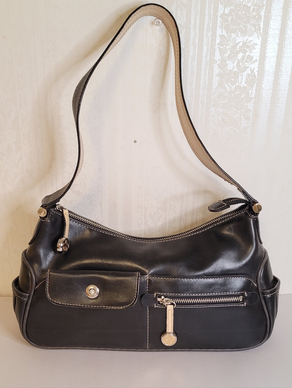 Liz Claiborne Black Shoulder Bag - Picture 2 of 14